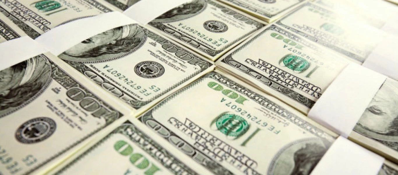 Αυτό θα πει τύχη: Έγινε εκατομμυριούχος εξαιτίας μιας πέτρας που έπεσε στη στέγη του (βίντεο)